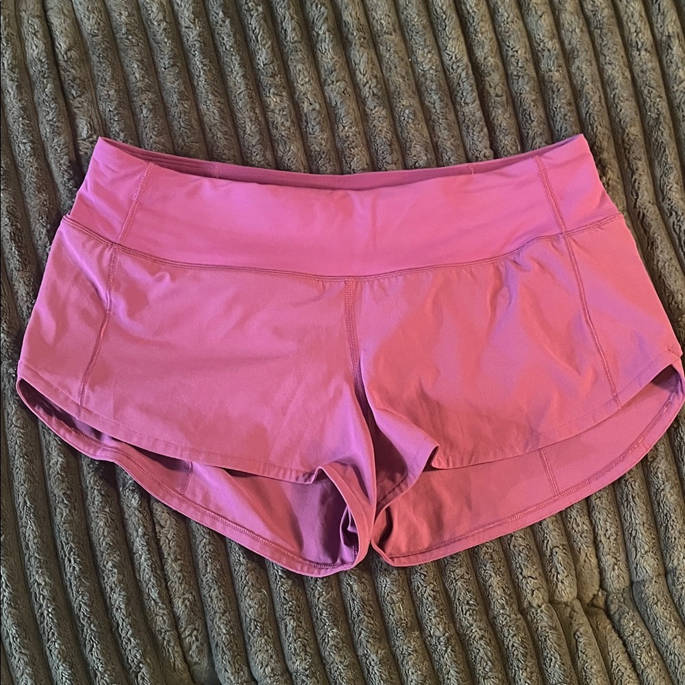 Lululemon Women's fushia Athletic running Shorts Sz 6